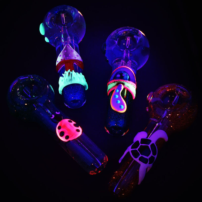 5’’ Fancy Glow In Dark Color Characters Hand Pipe